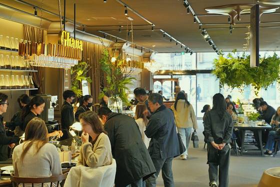 '가나 디저트 하우스' 현장. 가나초콜릿을 활용한 프리미엄 디저트를 맛보게 했다. 롯데웰푸드