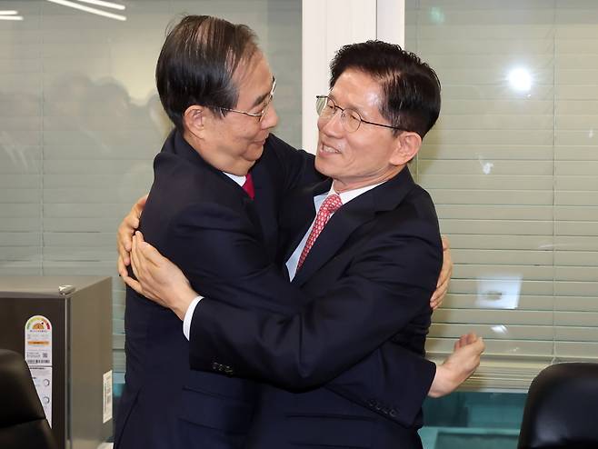 김문수 국민의힘 대선후보와 한덕수 전 국무총리. / 사진=이솔 기자