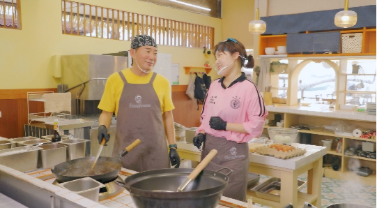 봉식당이 방송 최초로 오픈런 손님을 맞이하며 이목을 집중시킨다.사진=JTBC 제공
