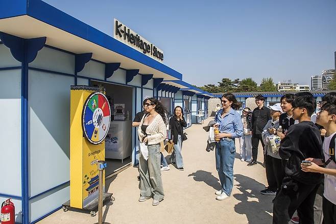 외래관광객이 늘어나도 관광수지가 좋아지지 않는 것은 고부가가치 관광상품·콘텐츠가 적기 때문이라는 지적이다.