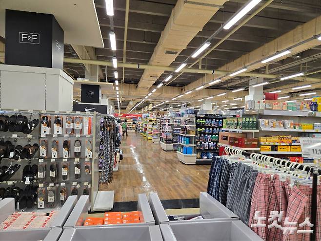 홈플러스 원천점. 이준석 기자