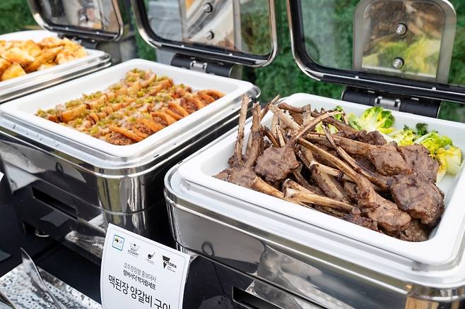 지난 22일 서울 영등포구 글래드 호텔에서 열린 호주축산공사 ‘호주청정램 쇼케이스’에서 공개된 신메뉴들.