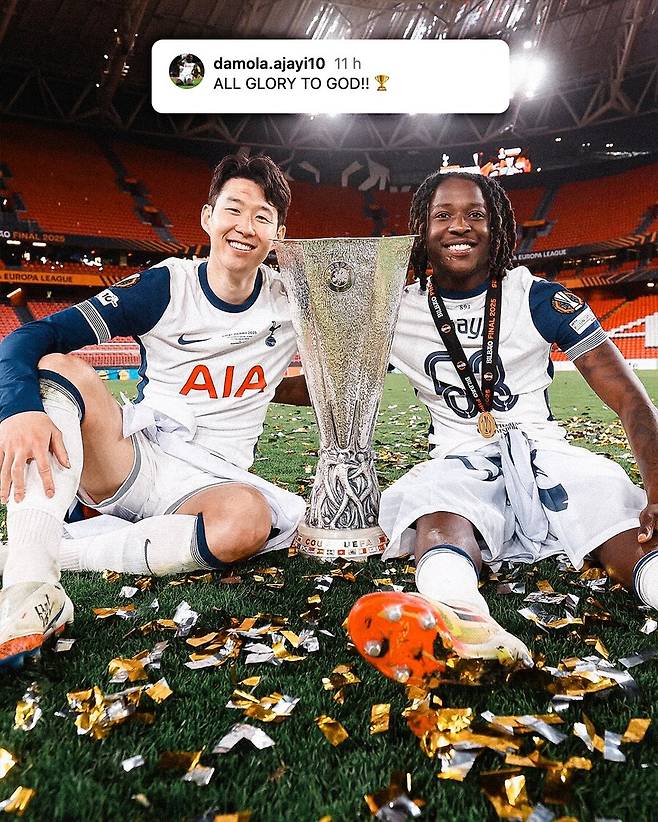 토트넘은 2024-25시즌 유럽축구연맹(UEFA) 유로파리그 우승을 차지한 이후 “손흥민이 유럽대항전 트로피를 들어올렸다. 토트넘 주장 엘리트 그룹에 합류했다. 토트넘의 레전드로 공식적으로 인정됐다”며 공식채널을 통해 알렸다.&nbsp;공개된 이미지에는 세 명의 전설적인 주장들이 함께 담겼다. 1971-72시즌 UEFA컵(현 유로파리그) 우승 당시 주장이었던 앨런 멀러리, 1983-84시즌 같은 대회에서 트로피를 들어올린 스티브 페리먼, 그리고 2024-25시즌 유로파리그 우승의 주역 손흥민이 나란히 배치됐다. 이 세 명은 토트넘 구단 역사상 유럽 대항전 트로피를 들어올린 단 세 명의 주장이라는 상징적인 의미를 가진다.