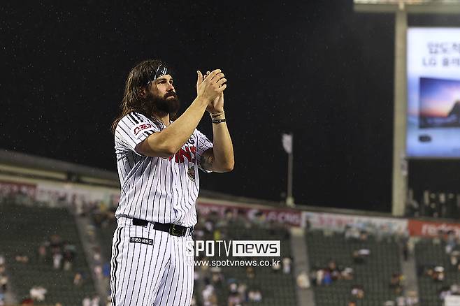 ▲ 켈리는 2019년 이후 6년 만에 처음으로 한 경기 12피안타 경기를 경험했다 ⓒ곽혜미 기자