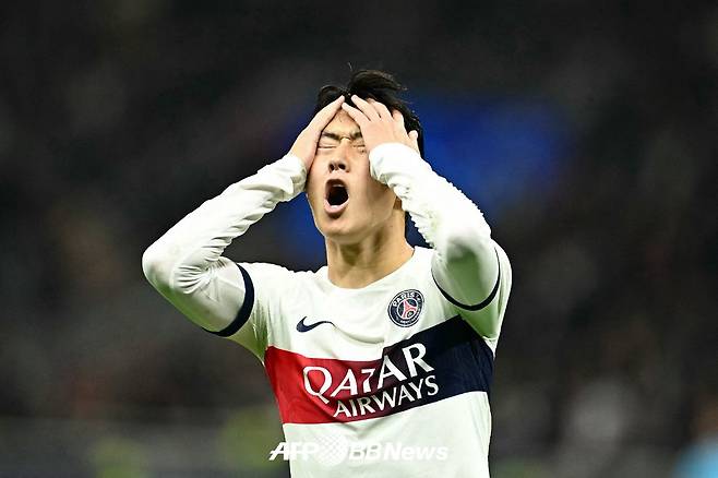 아쉬워하고 있는 파리생제르맹(PSG) 이강인. /AFPBBNews=뉴스1