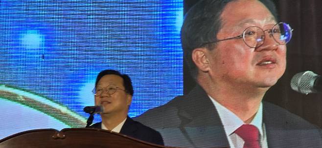 이장우 대전시장이 축사하고 있다.