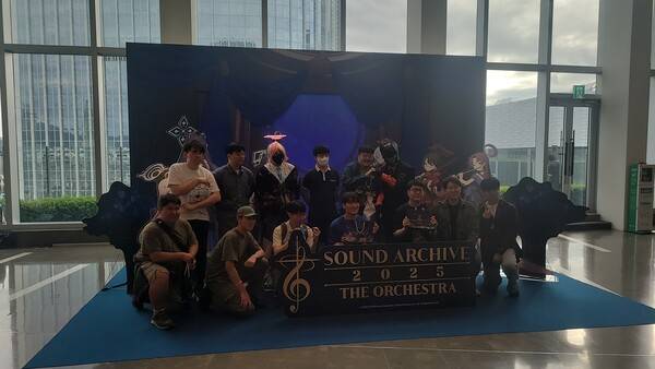 - 선생님들이 단체 사진을 찍는 진기한 광경도 볼 수 있었다