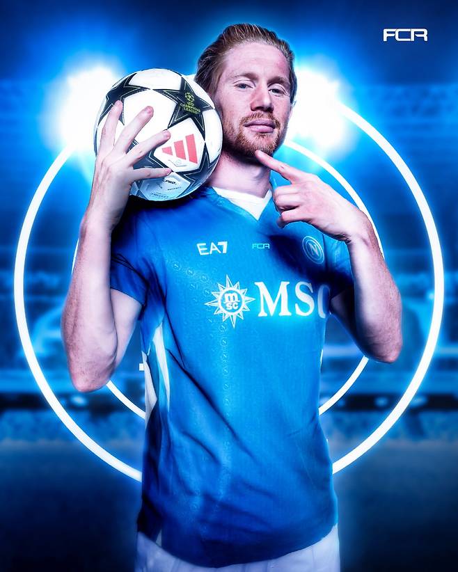 [스포츠조선 강우진 기자]맨체스터 시티의 주장 케빈 더브라위너가 이탈리아 세리에A 우승팀 나폴리로 자유 이적할 것으로 보인다. 2주 안에 공식 발표가 이뤄질 것이란 전망이 나오고 있다.

영국 데일리메일은 25일(한국시각)'맨체스터 시티 주장 케빈 더브라위너가 나폴리로 자유 이적할 예정이며, 향후 2주 안에 이 사실을 공식 발표할 것으로 보인다'라고 보도했다. 사진=SNS