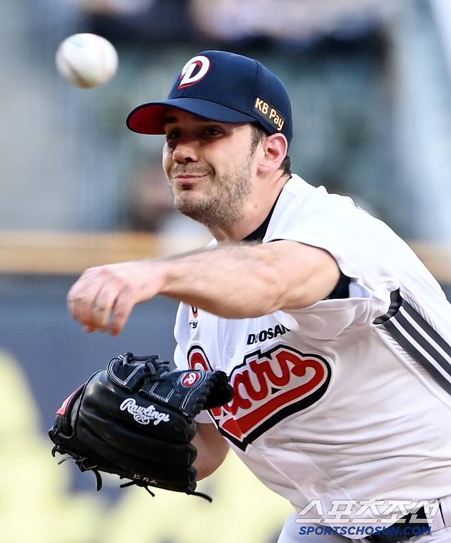 20일 잠실야구장에서 열린 SSG와 두산의 경기, 두산 선발투수 잭로그가 역투하고 있다. 잠실=허상욱 기자wook@sportschosun.com/2025.05.20/