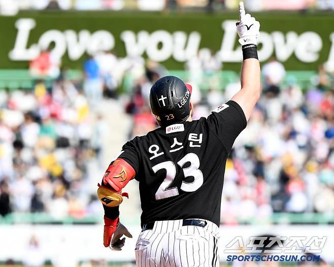 25일 인천 SSG랜더스필드에서 열린 LG-SSG전. 7회초 무사 오스틴이 솔로포를 친 후 세리머니를 하고 있다. 인천=정재근 기자 cjg@sportschosun.com/2025.5.25/