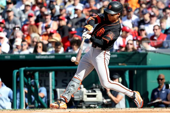 샌프란시스코 자이언츠 이정후가 25일(한국시각) 워싱턴 내셔널스와의 원정경기에서 4회초 우전안타를 날리고 있다. Imagn Images연합뉴스