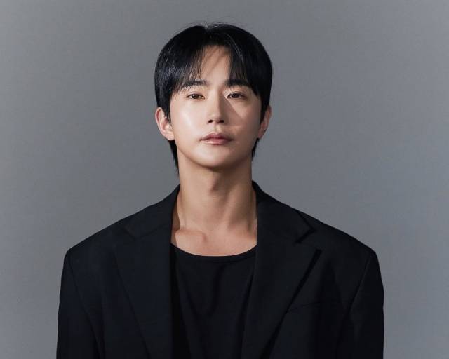 뮤지컬 배우 전호준이 전 연인을 폭행했다는 의혹이 제기된 가운데 전호준이 이를 반박했다. /배우 전호준 인스타그램