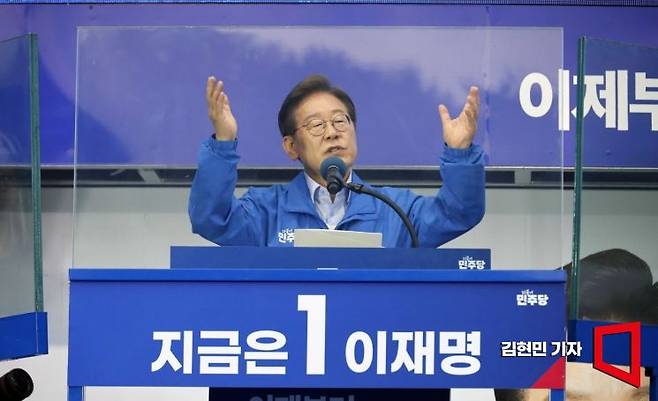 이재명 더불어민주당 대선후보가 21일 인천 계양역 광장에서 열린 유세에서 지지를 호소하고 있다. 2025.5.21 김현민 기자