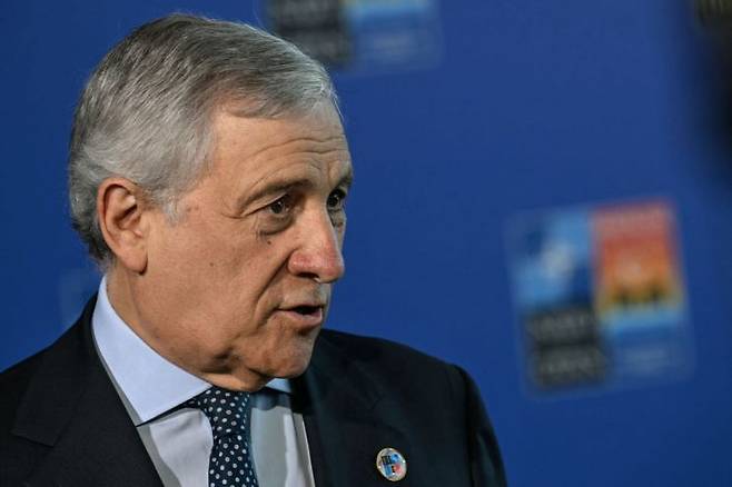 안토니오 타야니 이탈리아 외무장관이 지난 15일(현지시간) 터키 안탈리아에서 우크라이나와 러시아 간 평화회담 가능성과 관련한 취재진 질문에 답하고 있다. AFP연합뉴스