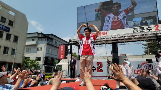 25일 오후 김문수 국민의힘 대선 후보가 충남 공주 공산성 앞에서 유세하고 있다. 양한우 기자