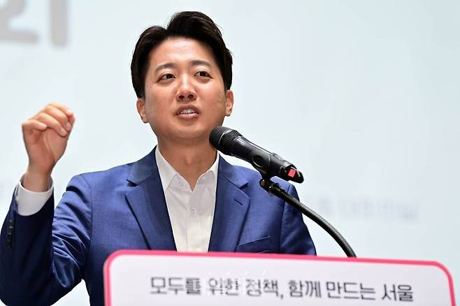 이준석 개혁신당 대선 후보가 지난 19일 오전 서울시청에서 열린 약자와의 동행 서울 토론회에 참석해 발언하고 있다. ⓒ데일리안 방규현 기자