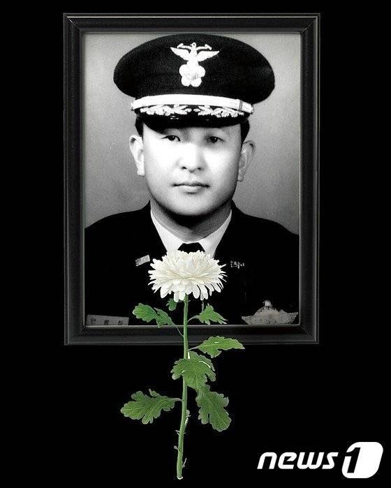 5·18민주화운동 당시 시민 편에 서서 신군부의 강경 진입 지시를 거부했던 고 안병하 치안감의 모습.