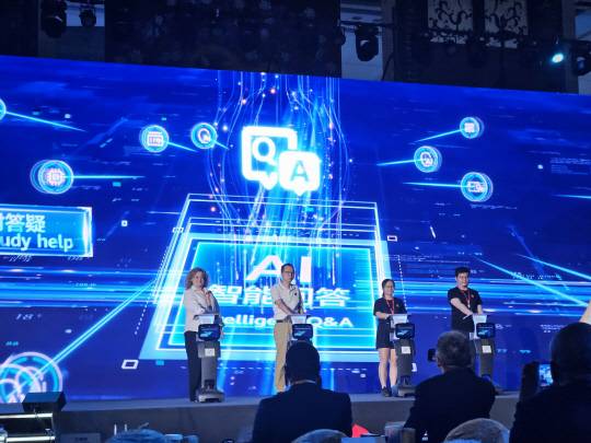 '화웨이 ICT 경진대회' 관계자 및 참가자가 수상식을 알리고 있다. 김나인 기자