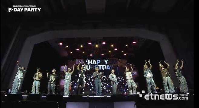 25일 서울 서초구 세빛섬 일대에서는 세븐틴 10주년 공연 'B-DAY PARTY : BURST Stage @잠수교'가 열렸다. (사진=하이브 레이블즈 유튜브 캡처)