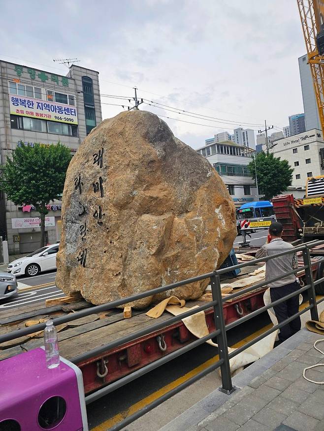 블라) 현재 논란이라는 18억 들인 신축 아파트 조경