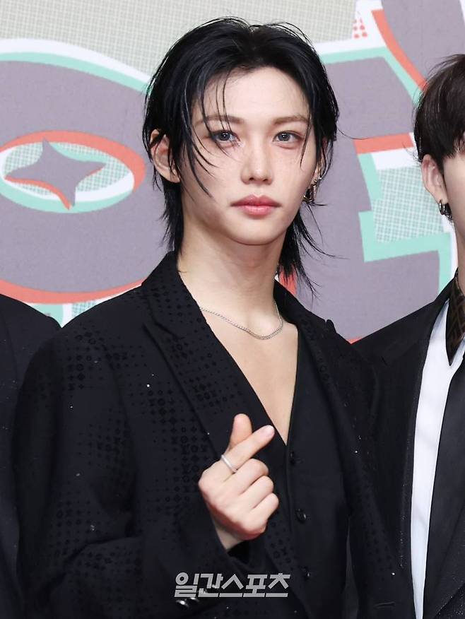 그룹 스트레이 키즈 필릭스가 25일 오후 인천 중구 인스파이어 리조트에서 열린 SBS 가요대전 레드카펫 행사에 참석해 포즈를 취하고 있다. 인천=서병수 기자 qudtn@edaily.co.kr /2024.12.25/