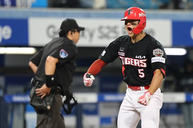 <yonhap photo-5616="">(서울=연합뉴스) 23일 대구 라이온즈파크에서 열린 프로야구 2025 신한 SOL 뱅크 KBO리그 KIA 타이거즈와 삼성 라이온즈의 경기. 8회초 1사 1루 KIA 김도영이 2점 홈런을 친 뒤 환호하고 있다. 2025.5.23 [KIA 타이거즈 제공. 재판매 및 DB 금지] photo@yna.co.kr/2025-05-23 23:03:18/ <저작권자 ⓒ 1980-2025 ㈜연합뉴스. 무단 전재 재배포 금지, AI 학습 및 활용 금지></yonhap>