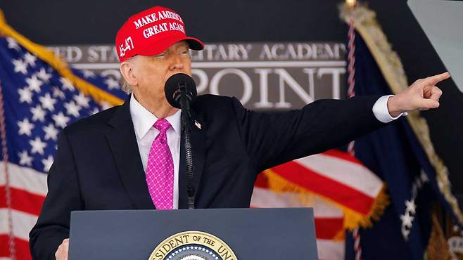 육사 졸업식 연설하는 트럼프 미국 대통령