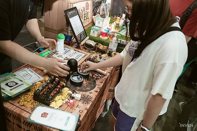 ▲ 이벤트를 위해 많은 사람들이 줄을 서 있던 이세계 포션