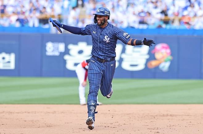 ▲ 끝내기 홈런을 터뜨린 르윈 디아즈 [연합뉴스]