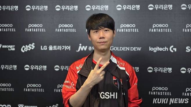 ‘리헨즈’ 손시우가 25일 오후 3시 서울 종로구 롤파크 LCK 아레나에서 열린 ‘2025 LCK’ 정규시즌 2라운드 OK저축은행 브리온과 경기가 끝난 뒤 쿠키뉴스와 인터뷰하고 있다. 김영건 기자
