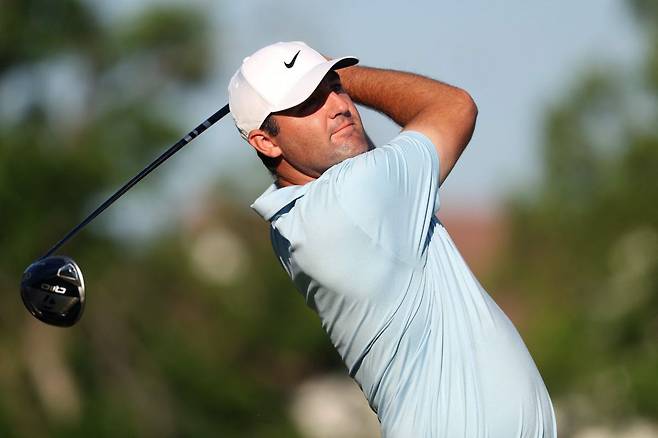 25일 열린 PGA투어 찰스 슈와브 챌린지 3라운드에서 6타를 줄여 공동 7위로 순위를 끌어 올려 역전승 발판을 마련한 스코티 셰플러. AFP연합뉴스