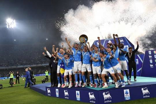 우승 세리머니 하는 나폴리 선수단. 사진[AFP=연합뉴스]