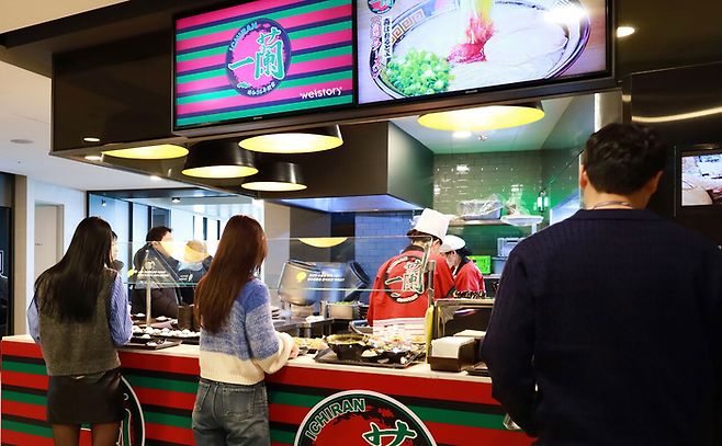 삼성웰스토리가 일본 ‘이치란 라멘’ 등 글로벌 유명 맛집과 손잡고 구내식당 메뉴를 선보인다. [사진 출처 = 삼성웰스토리]