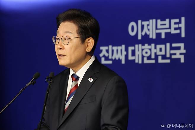 (서울=뉴스1) 이광호 기자 = 이재명 더불어민주당 대통령 후보가 25일 오전 서울 여의도 중앙당사에서 가진 기자간담회에서 모두 발언하고 있다. 2025.5.25/뉴스1  Copyright (C) 뉴스1. All rights reserved. 무단 전재 및 재배포,  AI학습 이용 금지. /사진=(서울=뉴스1) 이광호 기자