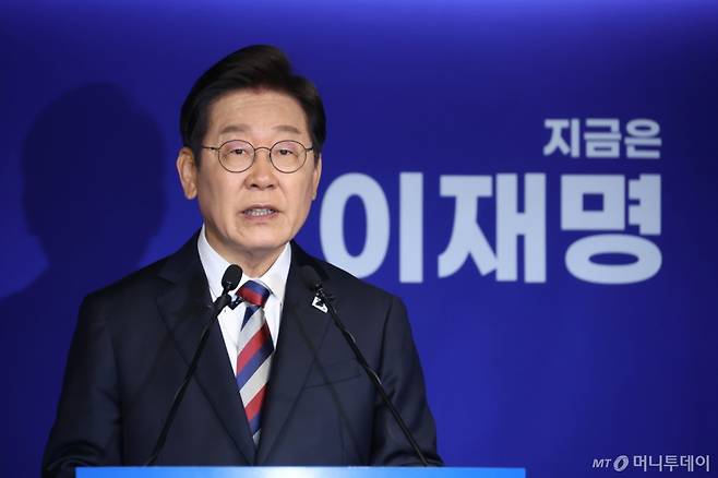 [서울=뉴시스] 고승민 기자 = 이재명 더불어민주당 대선 후보가 25일 서울 여의도 당사에서 기자간담회를 하고 있다. 2025.05.25. kkssmm99@newsis.com /사진=고승민