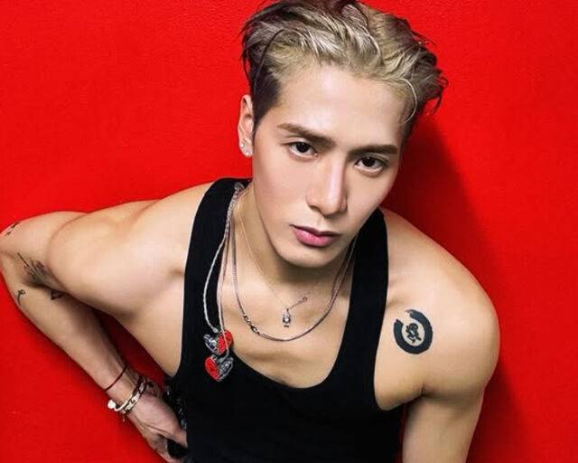 잭슨이 연습생 때 연애 하다 걸린 사연을 공개했다. / 잭슨 소셜미디어 캡처