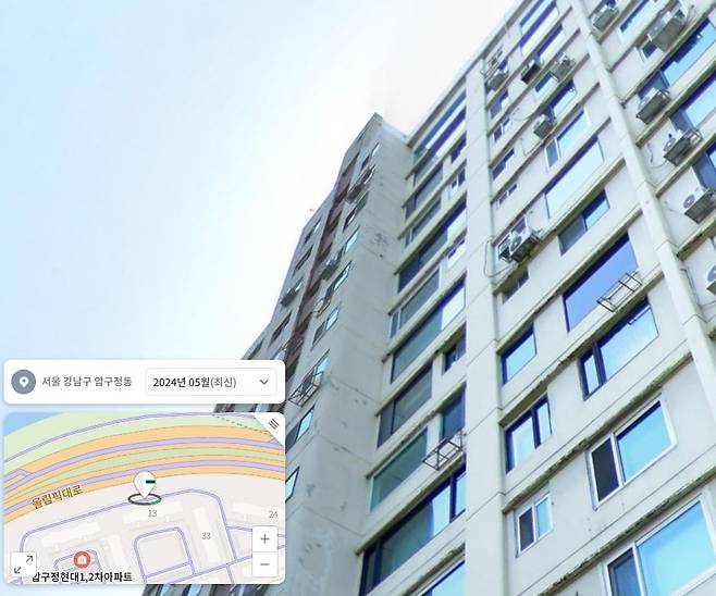 압구정 현대 1,2차 13동은 한강을 북향으로 바라보고 있다. 한강뷰를 거실에서 누리기 위해서는 나오기 위해서는 주방쪽을 리모델링 해야 한다. 사진은 한강뷰를 위해 리모델링 한 것으로 추정되는 13동의 모습. [네이버 거리뷰]