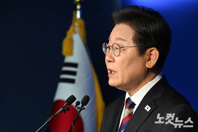 이재명 더불어민주당 대선 후보가 25일 오전 서울 여의도 중앙당사에서 기자간담회를 갖고 있다. 윤창원 기자