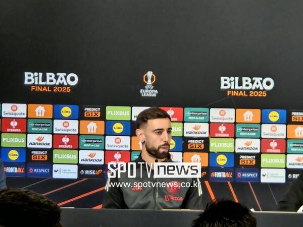 ▲ 토트넘 홋스퍼와의 유로파리그 결승전 기자회견에 나섰던 후벵 아모림 맨체스터 유나이티드 감독이나 해리 매과이어, 브루노 페르난데스 등은 세상 침울했다.