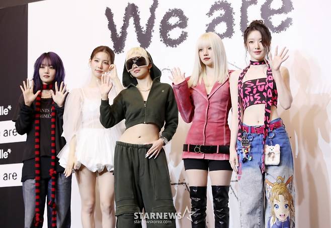 아이들(i-dle)' 이 19일 오후 서울 강남구 조선 팰리스 서울 강남에서 열린 미니 8집 앨범 '위 아(We are)' 발매 기념 기자간담회에서 포즈를 취하고 있다.   전원 재계약 이후 발매하는 여덟 번째 미니앨범 'We are'는 기존 '(G)I-DLE' 그룹명에서 '(G)'를 빼고 리브랜딩에 나서며 더욱 한계 없는 음악과 콘셉트를 선보일 예정이다. /2025.05.19 /사진=김휘선 hwijpg@
