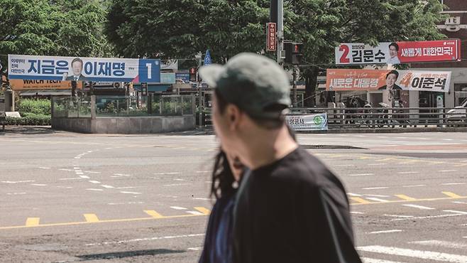 주요 대선 후보들이 대출 확대를 청년 공약으로 내놓았다.[사진｜뉴시스]&nbsp;