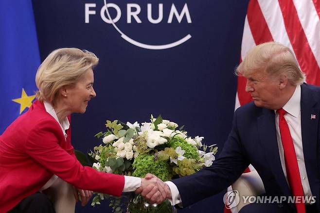트럼프 대통령과 우르줄라 폰데어라이엔 유럽연합 집행위원장 [로이터 연합뉴스 자료사진. 재판매 및 DB 금지]
