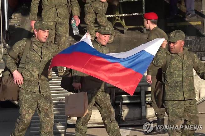 우크라이나 영토에서 석방되는 러시아 포로 [타스 연합뉴스. 재판매 및 DB 금지]