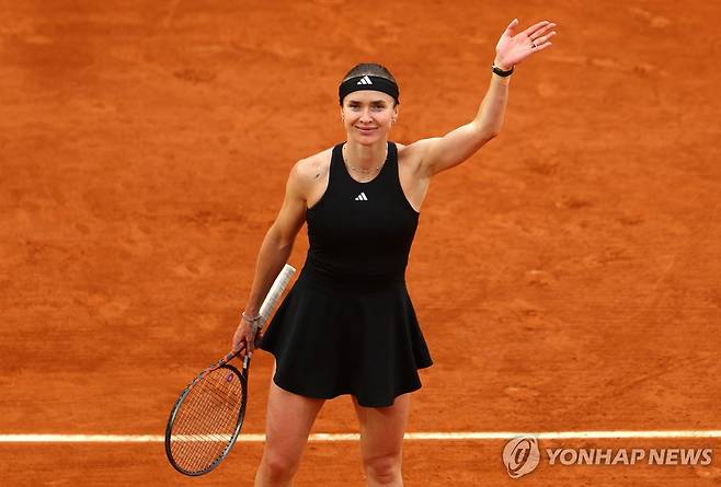 1회전 통과 후 기뻐하는 스비톨리나 [로이터=연합뉴스]