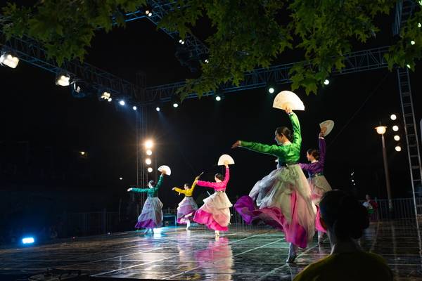 인천시립무용단 기획 공연 시리즈 ‘춤추는 도시 인천’의 공연 모습. /인천문화예술회관 제공