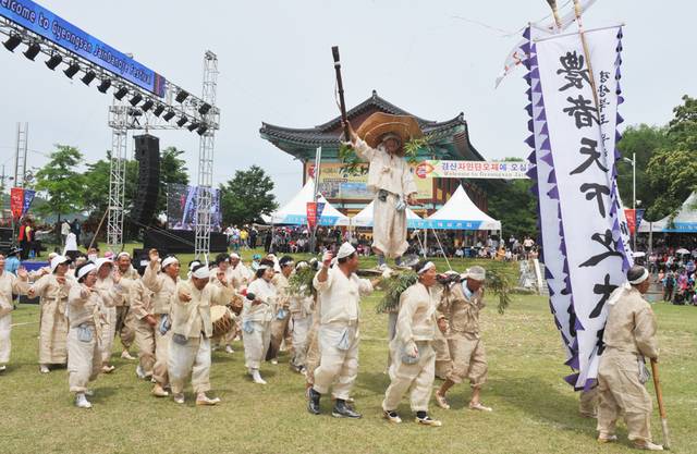 한국을 대표하는 전통민속문화축제인 중요무형문화재 제44호 '2025 경산자인단오제'가 30일부터 6월1일까지 3일간 열린다. 사진은 계정들 소리