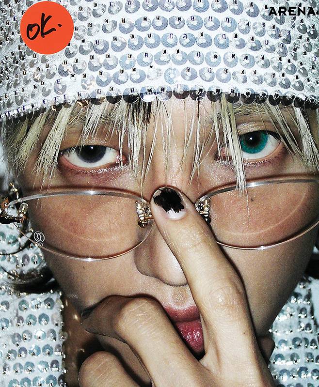 무테 안경 까르띠에 by 케어링 아이웨어, 헤드피스 스타일리스트 소장품.