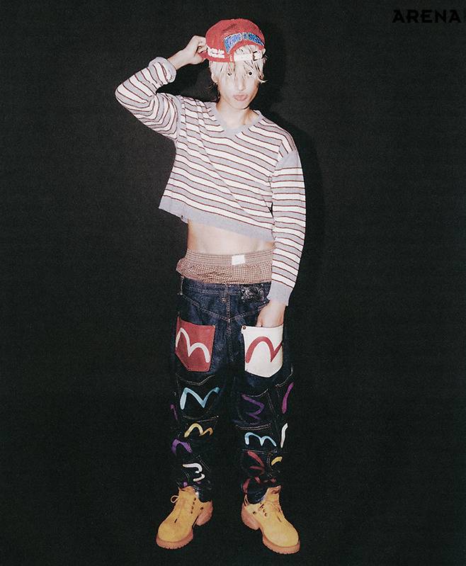 스트라이프 스웨터 애슐리 윌리엄스, 박서 쇼츠 ERL, 포켓 장식 데님 팬츠·볼캡·워크웨어 부츠 모두 스타일리스트 소장품.