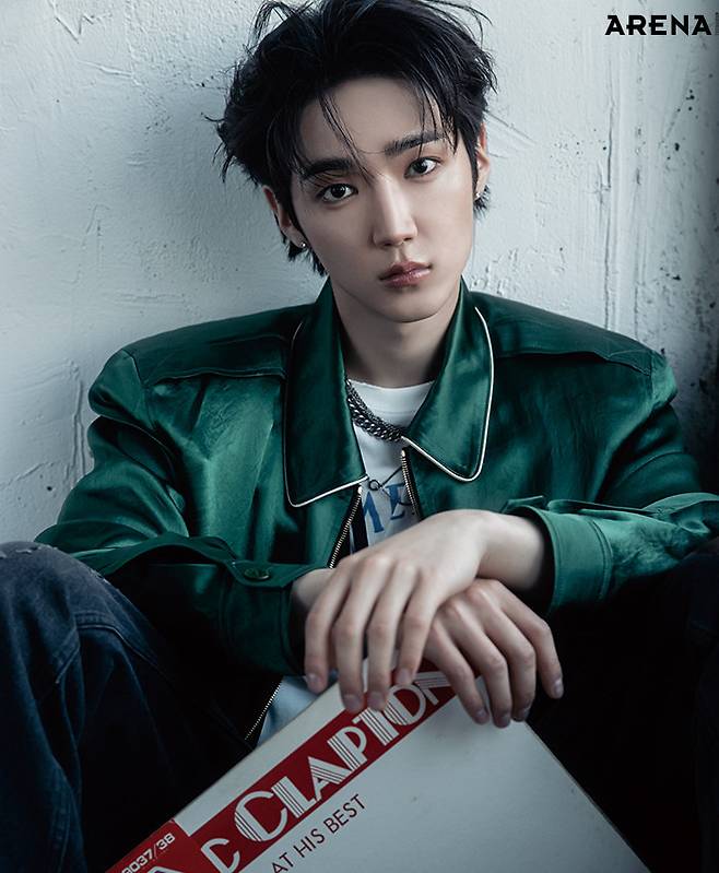 (유준) 빈티지 재킷·티셔츠 모두 렉토, 네크리스 앤 드뮐미스터, 팬츠 스타일리스트 소장품.