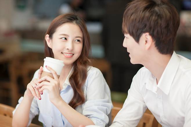 사랑 호르몬으로 알려진 옥시토신은  성적 관계에만 필요한 것이 아니다. 스트레스 및 수면, 사회적 유대감, 관대함에도 큰 영향을 미친다. 또 진통 작용을 하며 스트레스를 완화하는 역할도 한다.     [사진=클립아트코리아]